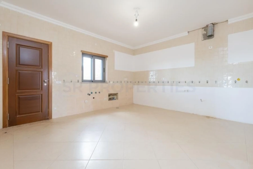 Moradia T6 para Venda em Loule (São Sebastião) Foto 16