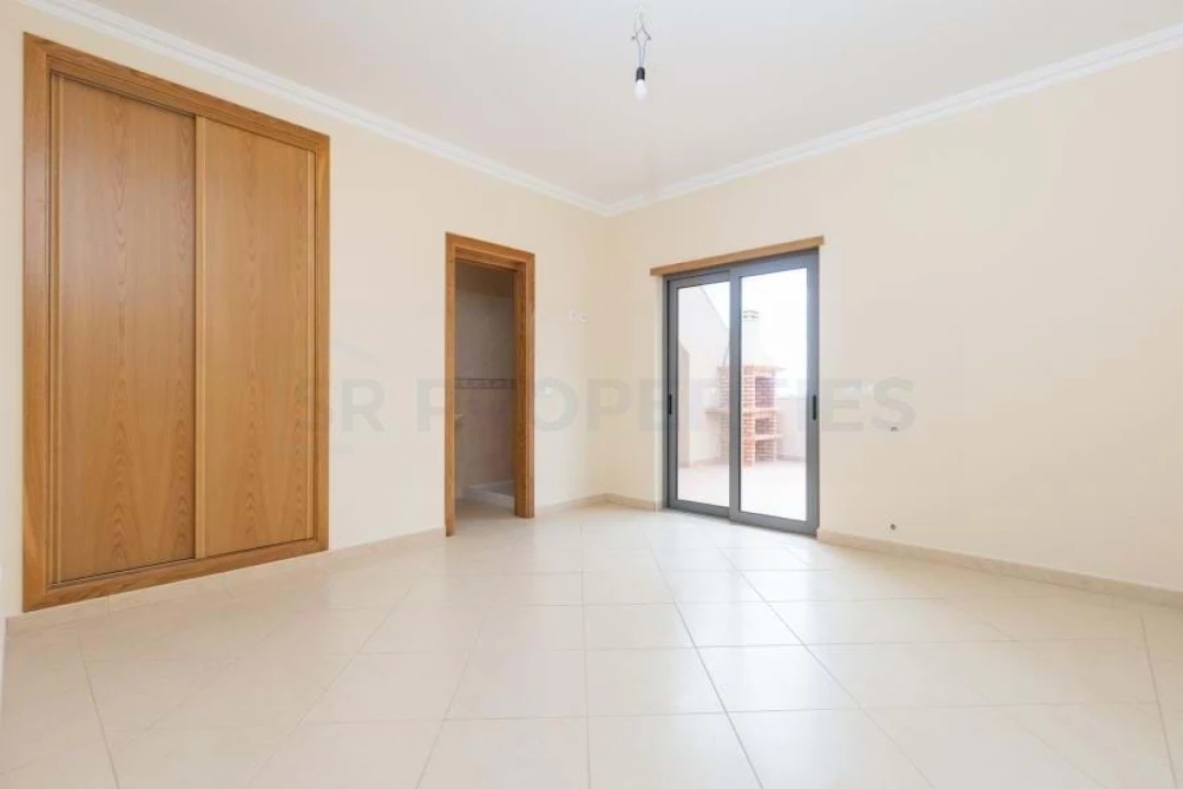 Moradia T6 para Venda em Loule (São Sebastião) Foto 23