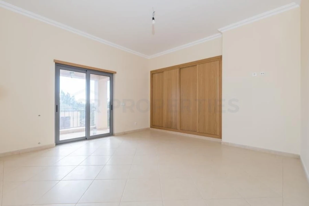 Moradia T6 para Venda em Loule (São Sebastião) Foto 4