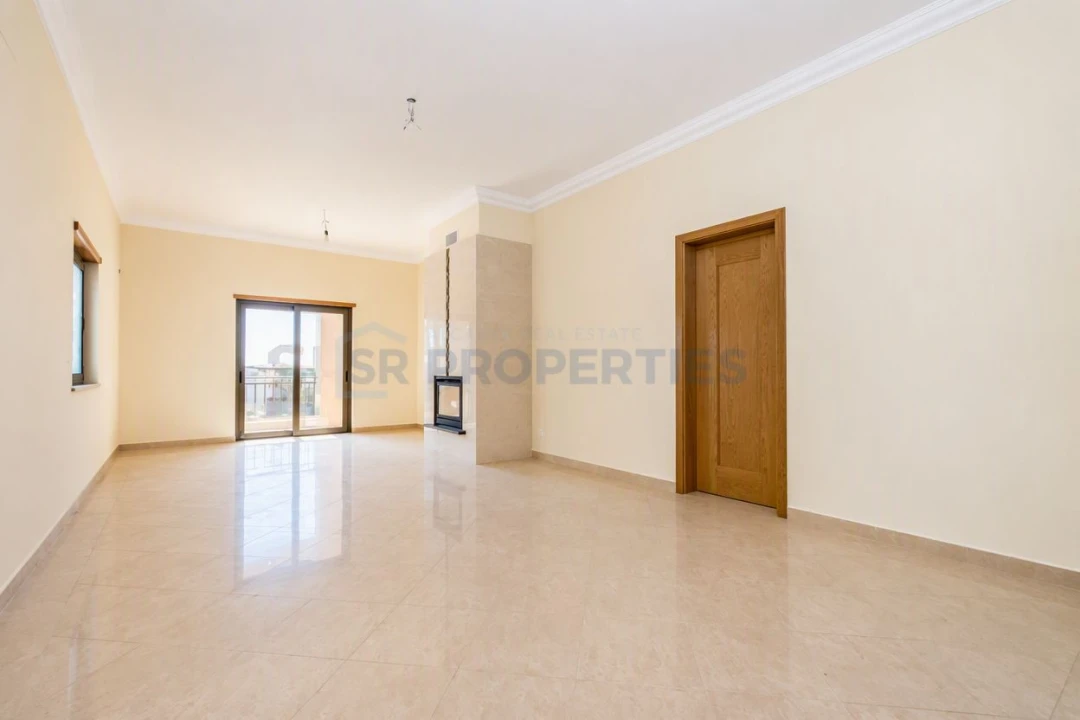 Moradia T4 para Venda em Loule (São Sebastião) Foto 5