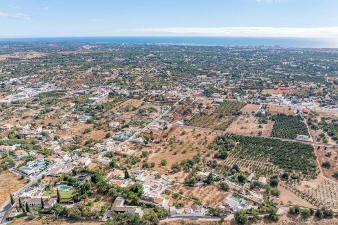 Moradia T6 para Venda em Loule (São Sebastião) Foto 36