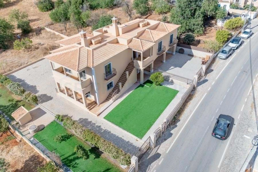 Moradia T6 para Venda em Loule (São Sebastião) Foto 33