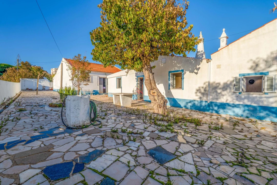 Moradia T5 para Venda em Lagos (São Sebastião e Santa Maria) Foto 2