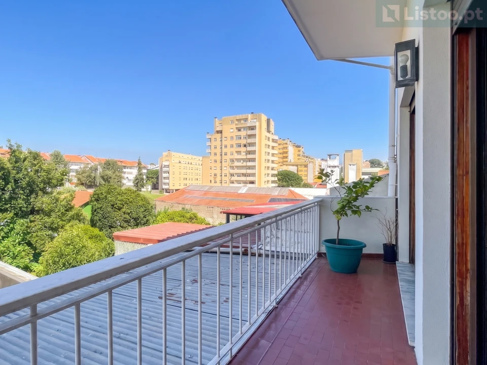 Apartamento T5 para Venda em Paranhos Foto 4