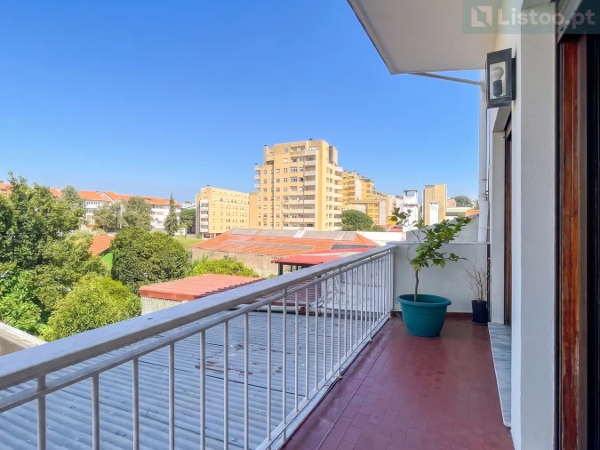 Apartamento T5 para Venda em Paranhos Foto 4