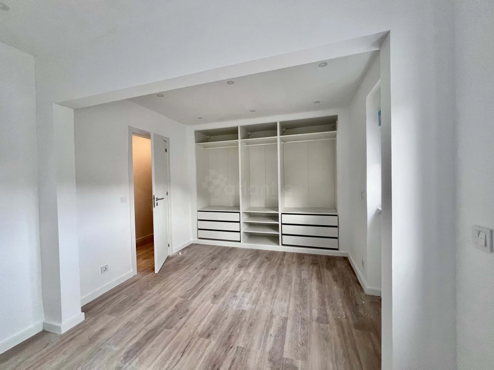 Apartamento T1 para Venda em Porto Salvo Foto 12