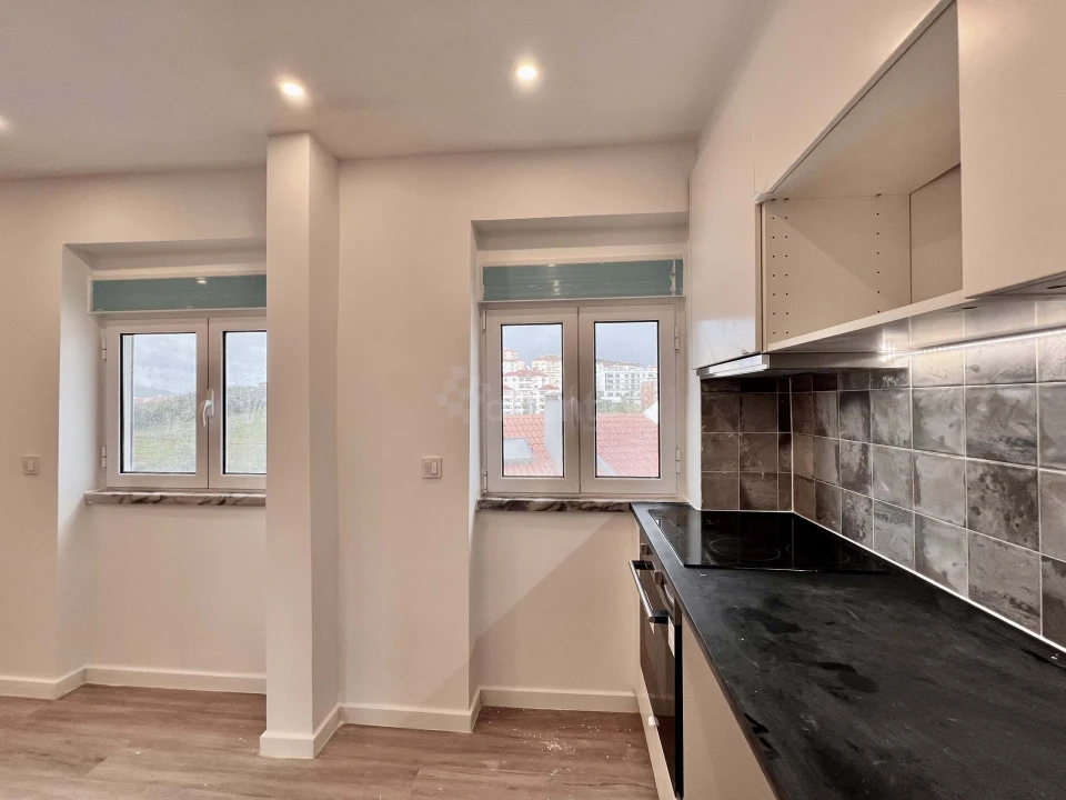 Apartamento T1 para Venda em Porto Salvo Foto 2