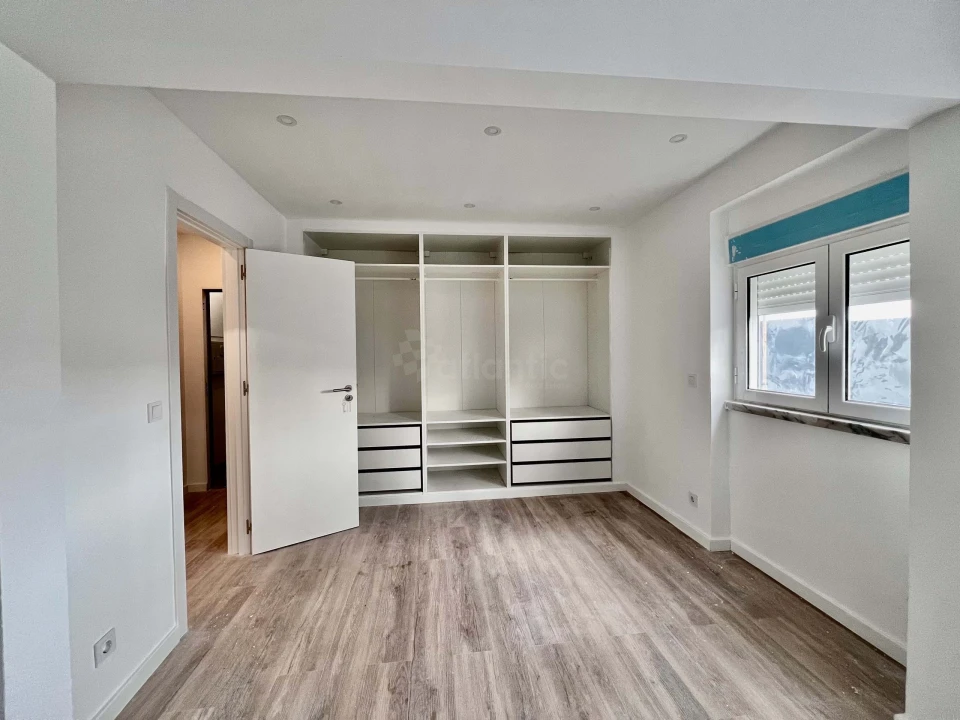 Apartamento T1 para Venda em Porto Salvo Foto 11