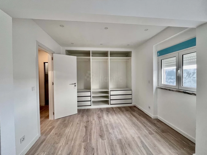 Apartamento T1 para Venda em Porto Salvo Foto 11