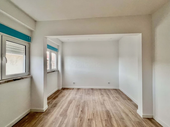 Apartamento T1 para Venda em Porto Salvo Foto 13