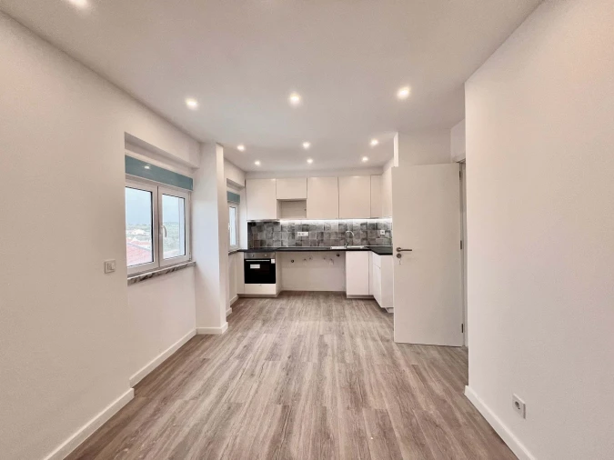 Apartamento T1 para Venda em Porto Salvo Foto 1