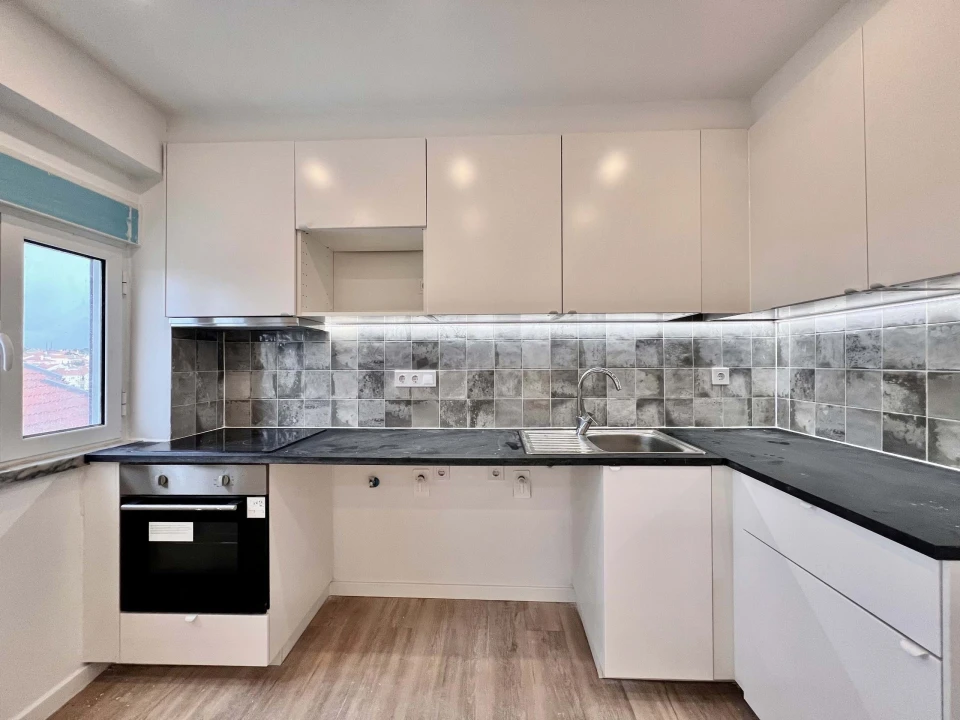 Apartamento T1 para Venda em Porto Salvo Foto 4