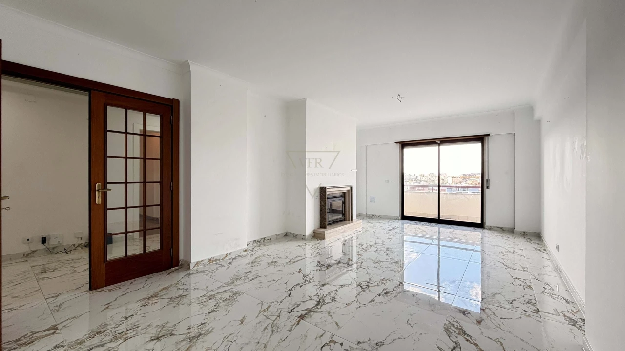 Apartamento T3 para Venda em Agualva e Mira-Sintra Foto 2