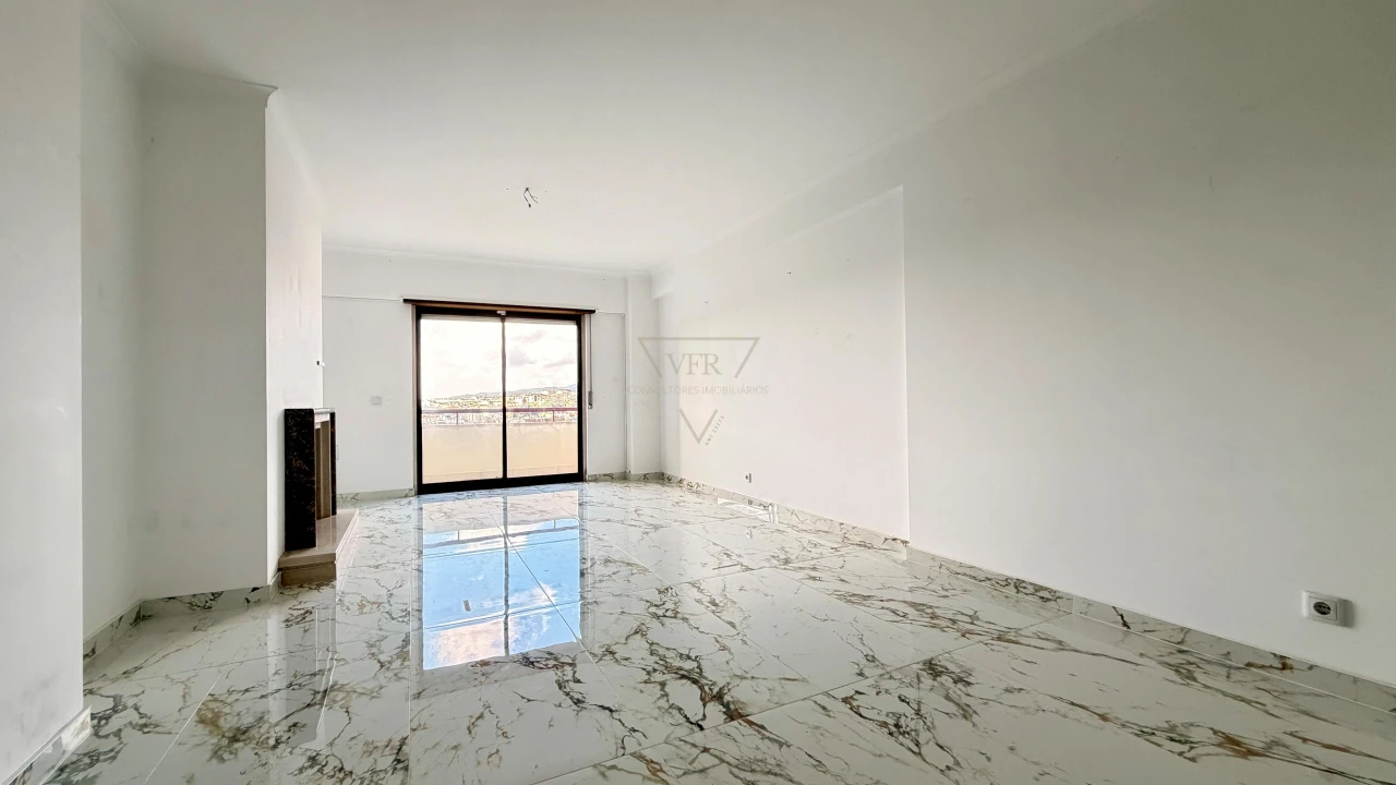 Apartamento T3 para Venda em Agualva e Mira-Sintra Foto 1