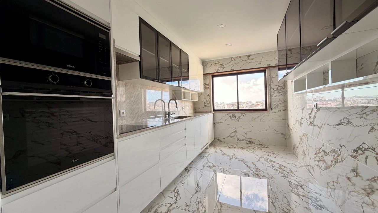 Apartamento T3 para Venda em Agualva e Mira-Sintra Foto 8