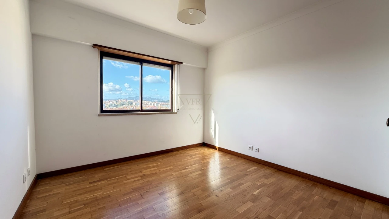 Apartamento T3 para Venda em Agualva e Mira-Sintra Foto 25