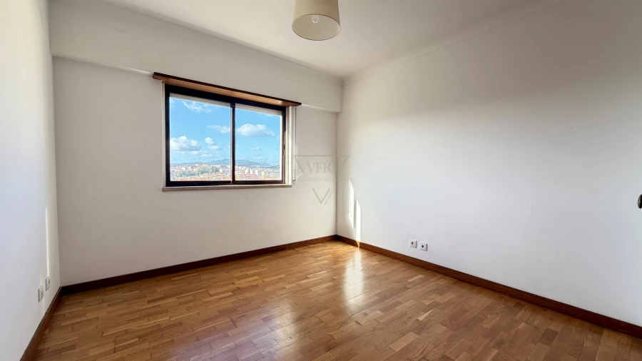 Apartamento T3 para Venda em Agualva e Mira-Sintra Foto 25