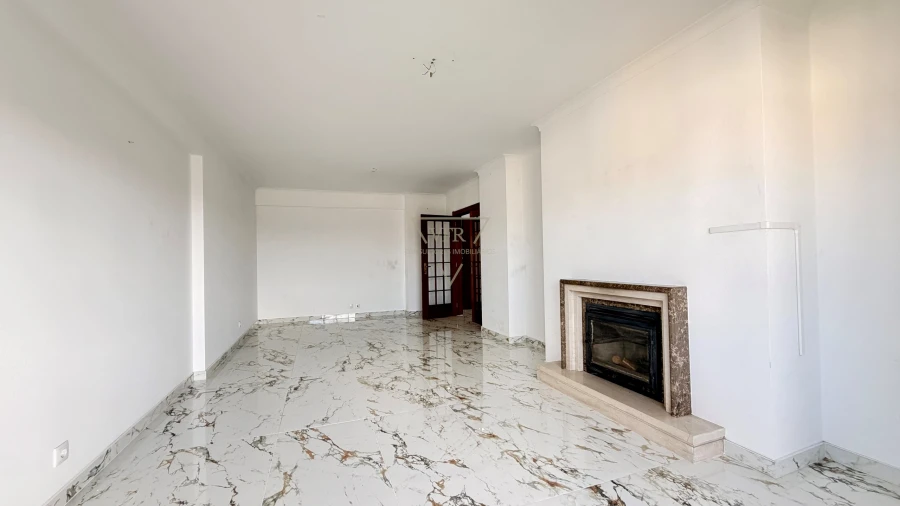 Apartamento T3 para Venda em Agualva e Mira-Sintra Foto 4