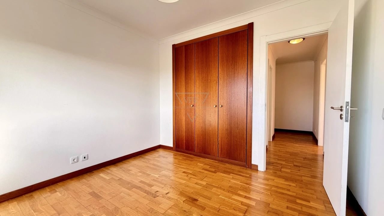 Apartamento T3 para Venda em Agualva e Mira-Sintra Foto 26
