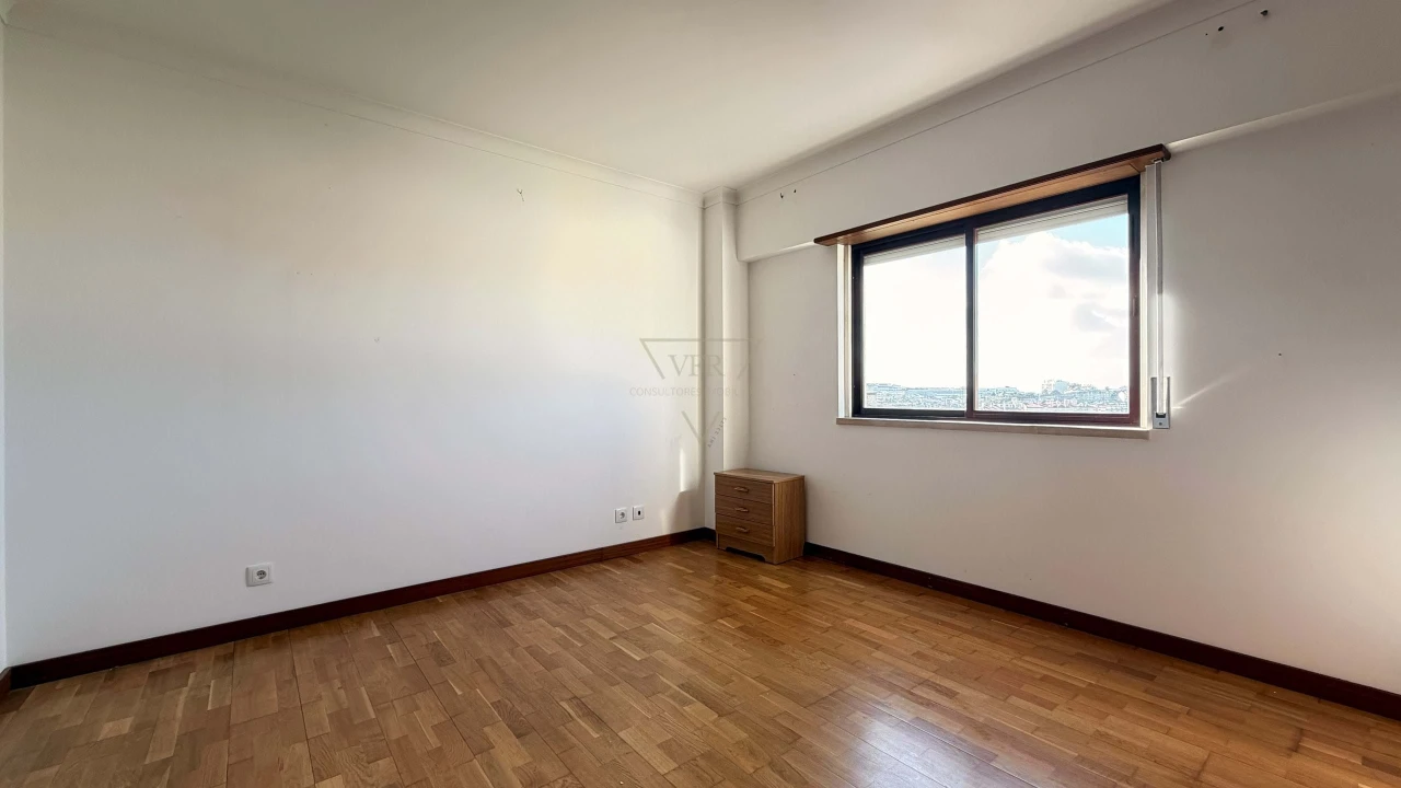 Apartamento T3 para Venda em Agualva e Mira-Sintra Foto 23