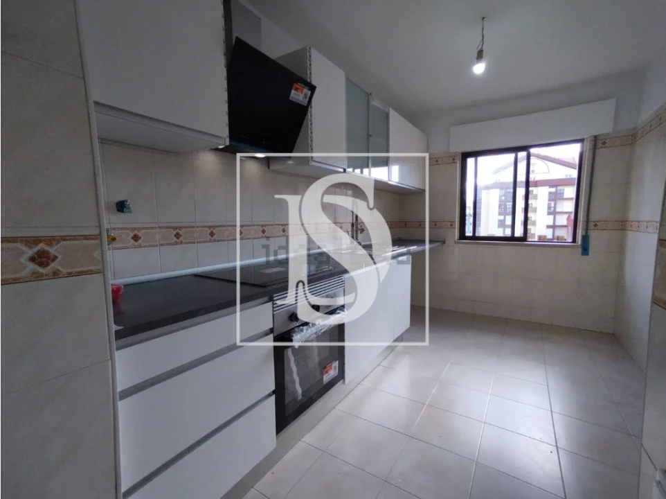 Apartamento T2 para Venda em Algueirão-Mem Martins Foto 2