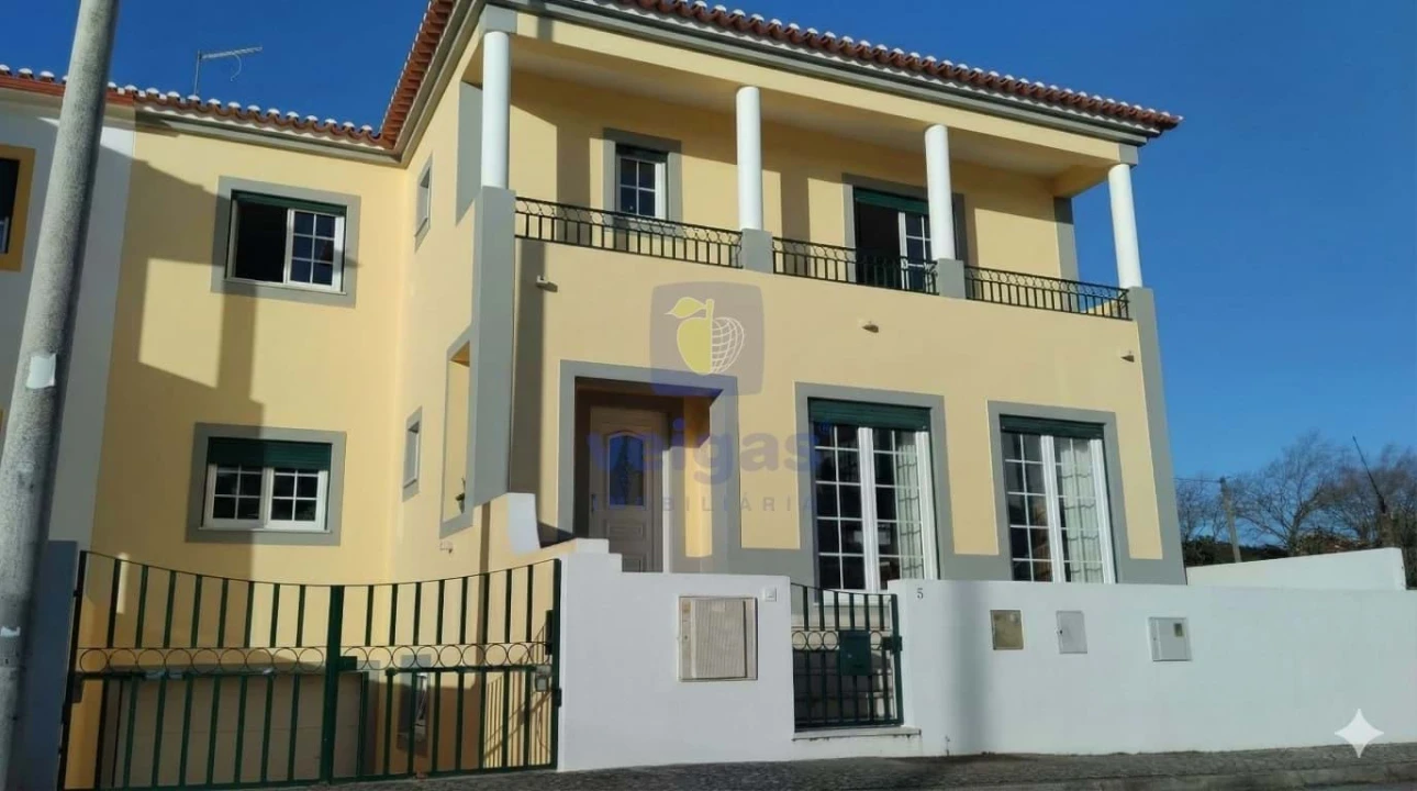 Moradia T4 para Venda em Peniche Foto 1