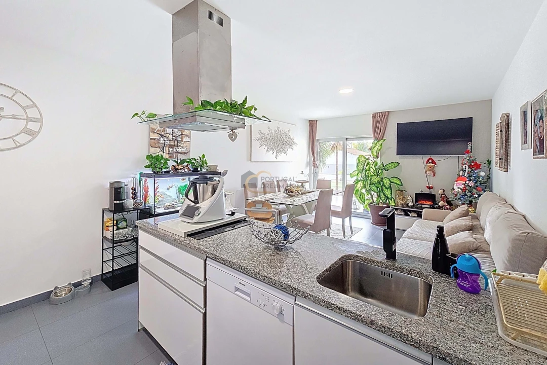 Apartamento T2 para Venda em Guia Foto 11