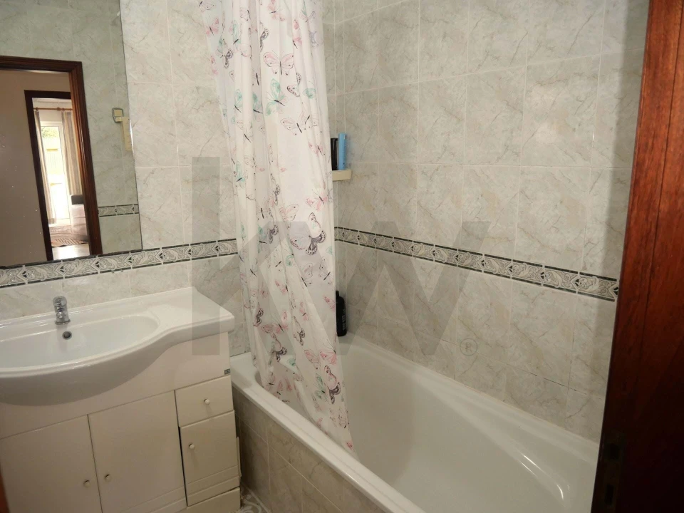 Apartamento T1 para Venda em Guia Foto 10