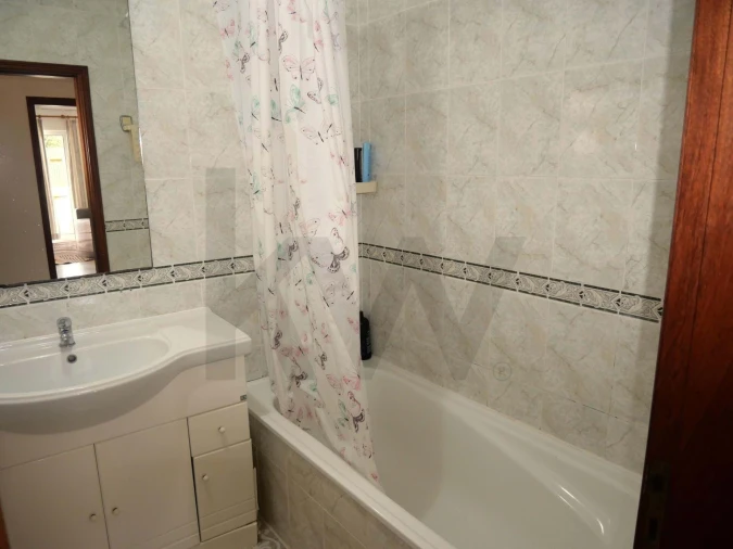 Apartamento T1 para Venda em Guia Foto 10