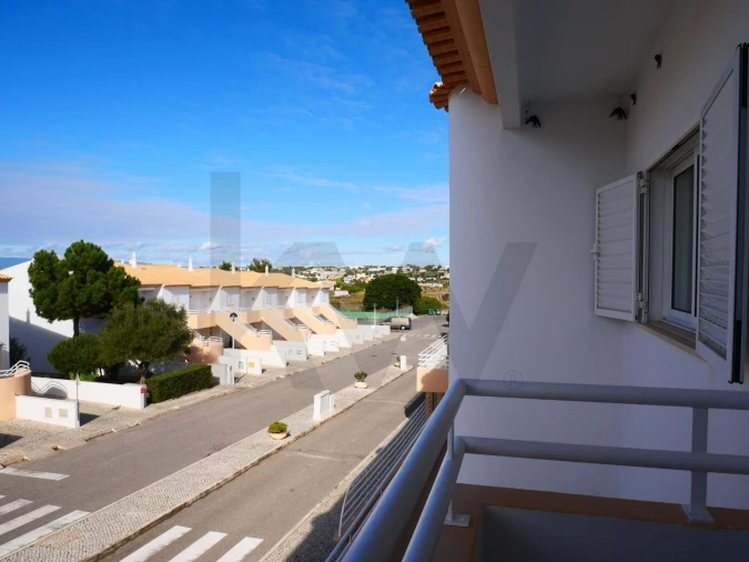 Apartamento T1 para Venda em Guia Foto 6