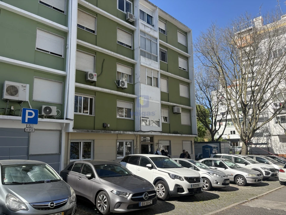 Apartamento T2 para Venda em Benfica Foto 24