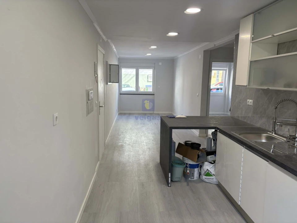 Apartamento T2 para Venda em Benfica Foto 4