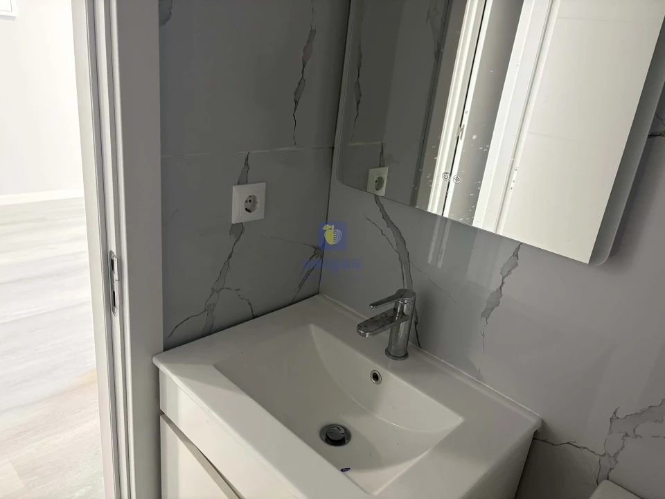 Apartamento T2 para Venda em Benfica Foto 3