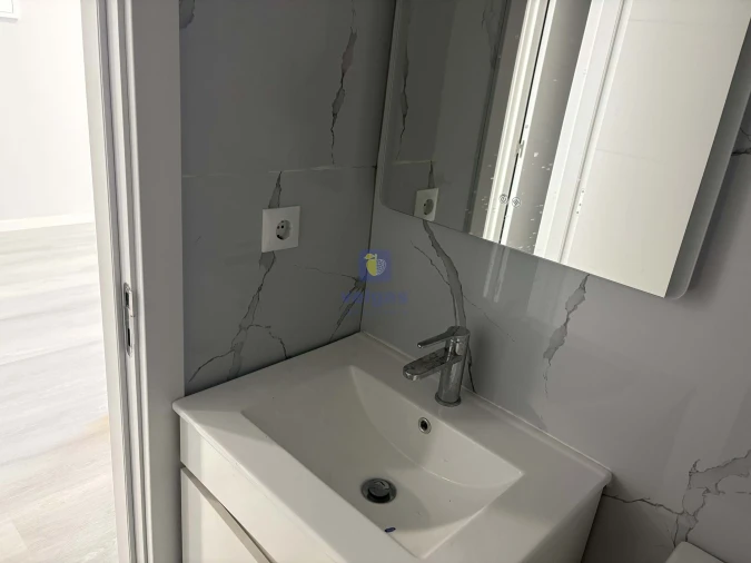 Apartamento T2 para Venda em Benfica Foto 3
