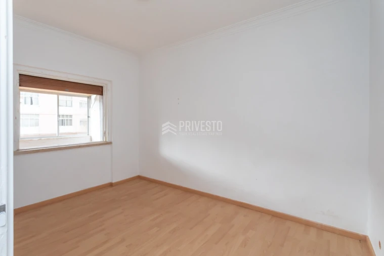 Apartamento T1 para Venda em Agualva e Mira-Sintra Foto 11