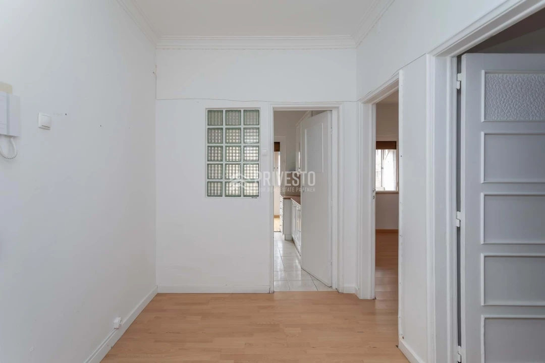 Apartamento T1 para Venda em Agualva e Mira-Sintra Foto 13