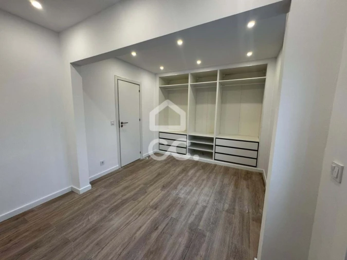 Apartamento T1 para Venda em Porto Salvo Foto 11