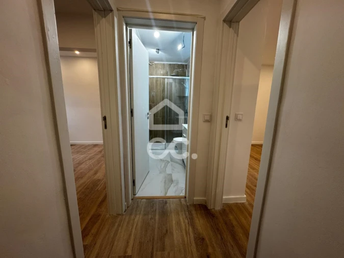 Apartamento T1 para Venda em Porto Salvo Foto 5