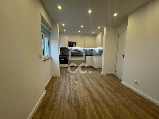 Apartamento T1 para Venda em Porto Salvo Foto 1