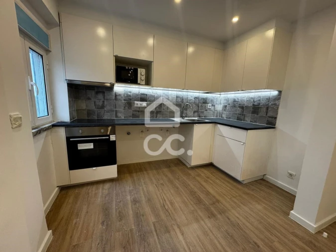 Apartamento T1 para Venda em Porto Salvo Foto 3