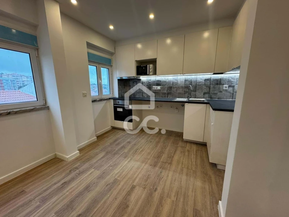 Apartamento T1 para Venda em Porto Salvo Foto 2