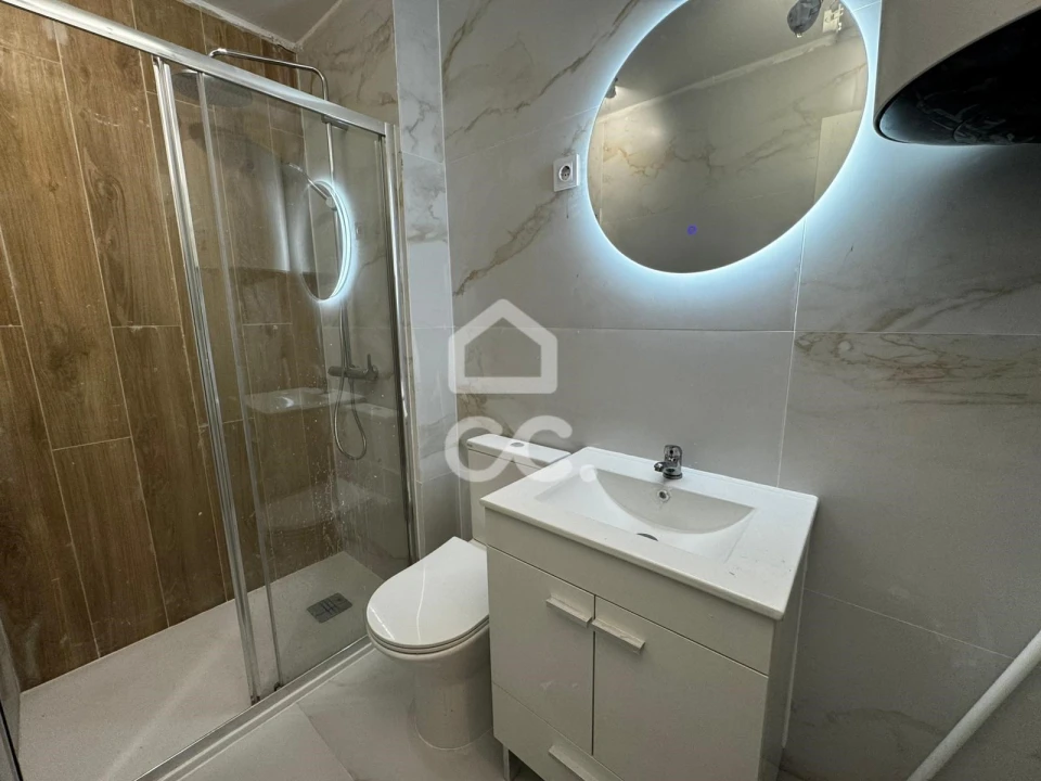 Apartamento T1 para Venda em Porto Salvo Foto 6