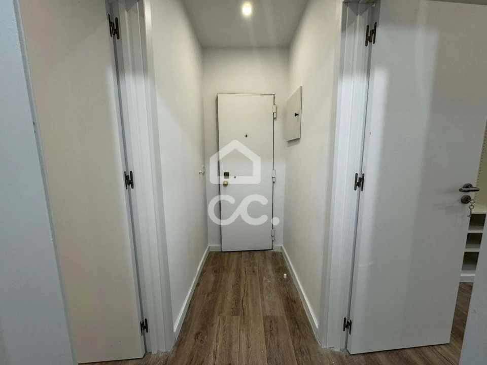 Apartamento T1 para Venda em Porto Salvo Foto 8