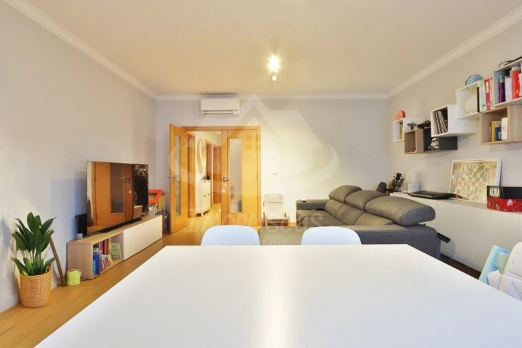 Apartamento T2 para Venda em Loures Foto 2