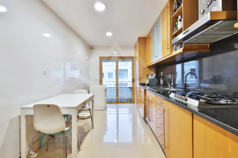 Apartamento T2 para Venda em Loures Foto 5