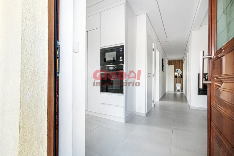 Moradia T3 para Venda em Santos Evos Foto 3