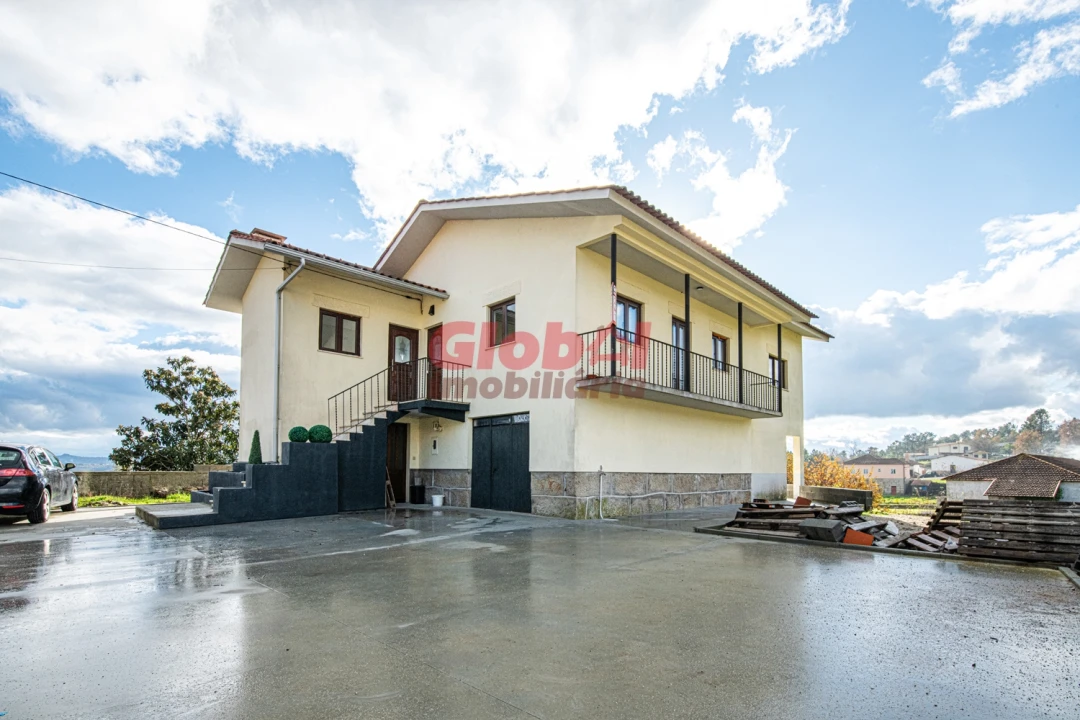 Moradia T3 para Venda em Santos Evos Foto 1