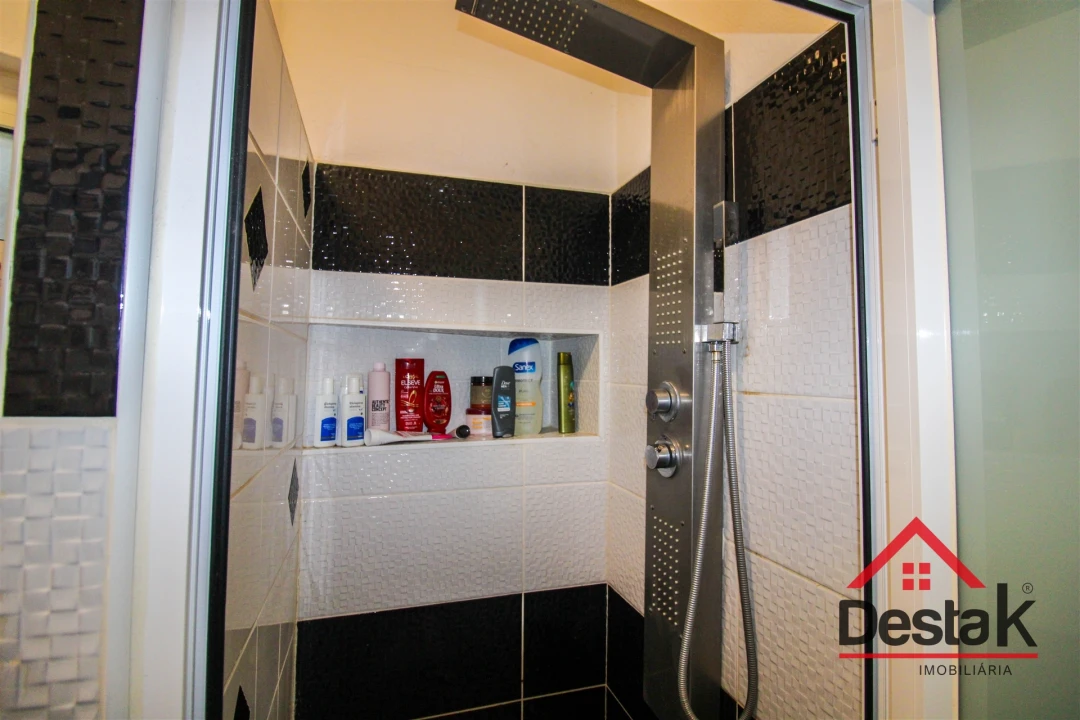 Moradia T2 para Venda em Silgueiros Foto 34