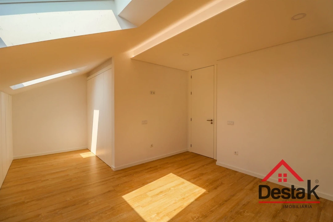 Apartamento T4 para Venda em Abraveses Foto 31