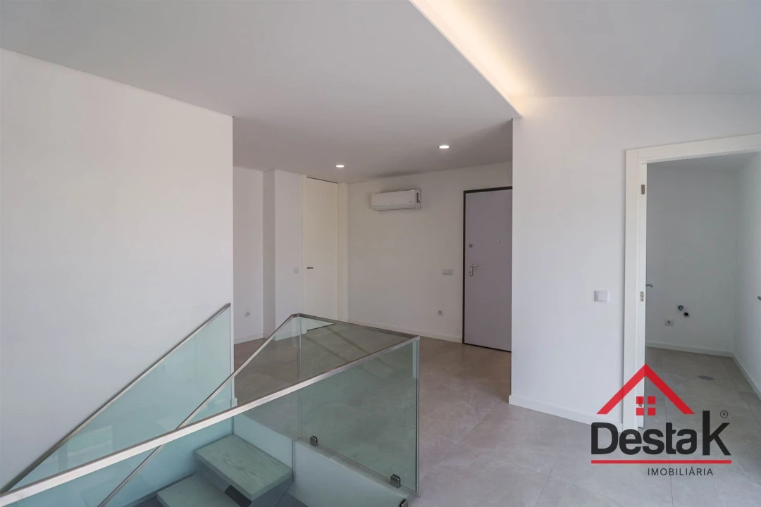 Apartamento T4 para Venda em Abraveses Foto 34